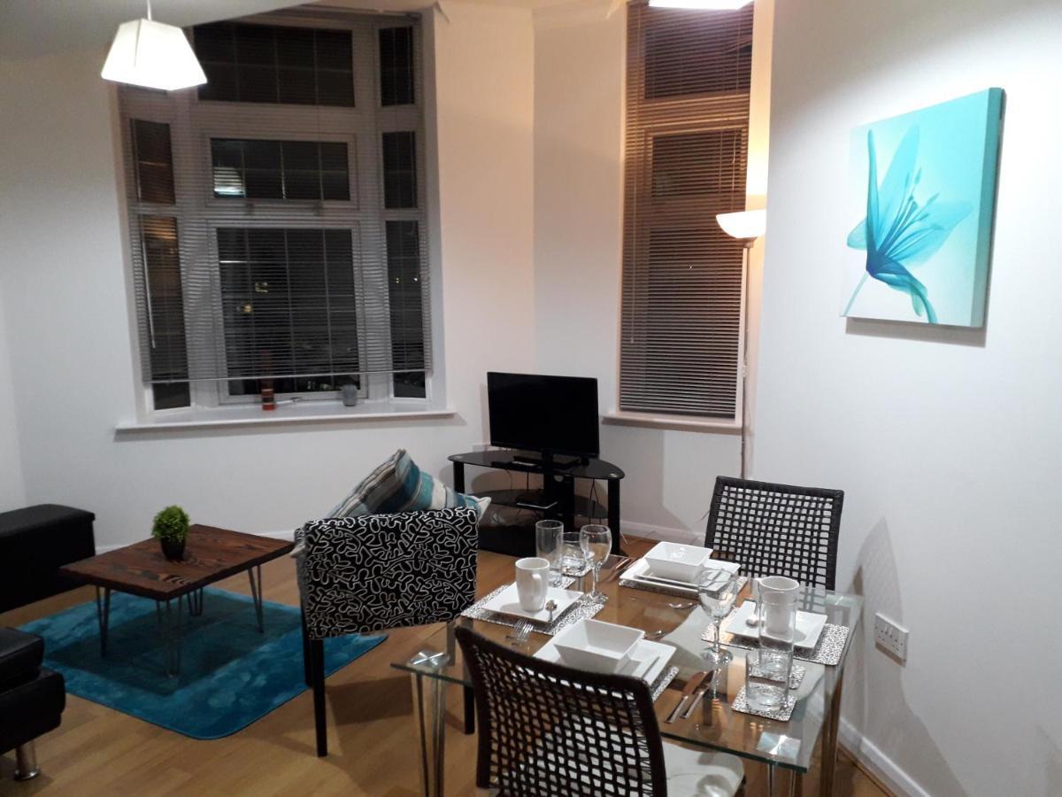 Luxury And Stylish 2 Bedroom Apartment With En-Suite Luton  Ngoại thất bức ảnh