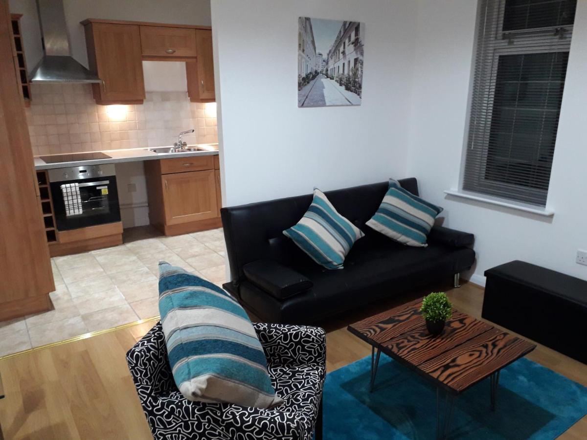 Luxury And Stylish 2 Bedroom Apartment With En-Suite Luton  Ngoại thất bức ảnh