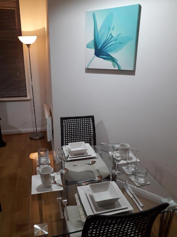 Luxury And Stylish 2 Bedroom Apartment With En-Suite Luton  Ngoại thất bức ảnh