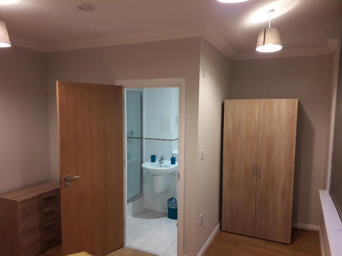 Luxury And Stylish 2 Bedroom Apartment With En-Suite Luton  Ngoại thất bức ảnh
